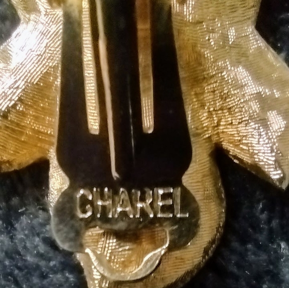 Vintage Signed "Charel" Gold Tone Beautiful Leaf Brooch and Matching Earrings - Picture 5 of 6